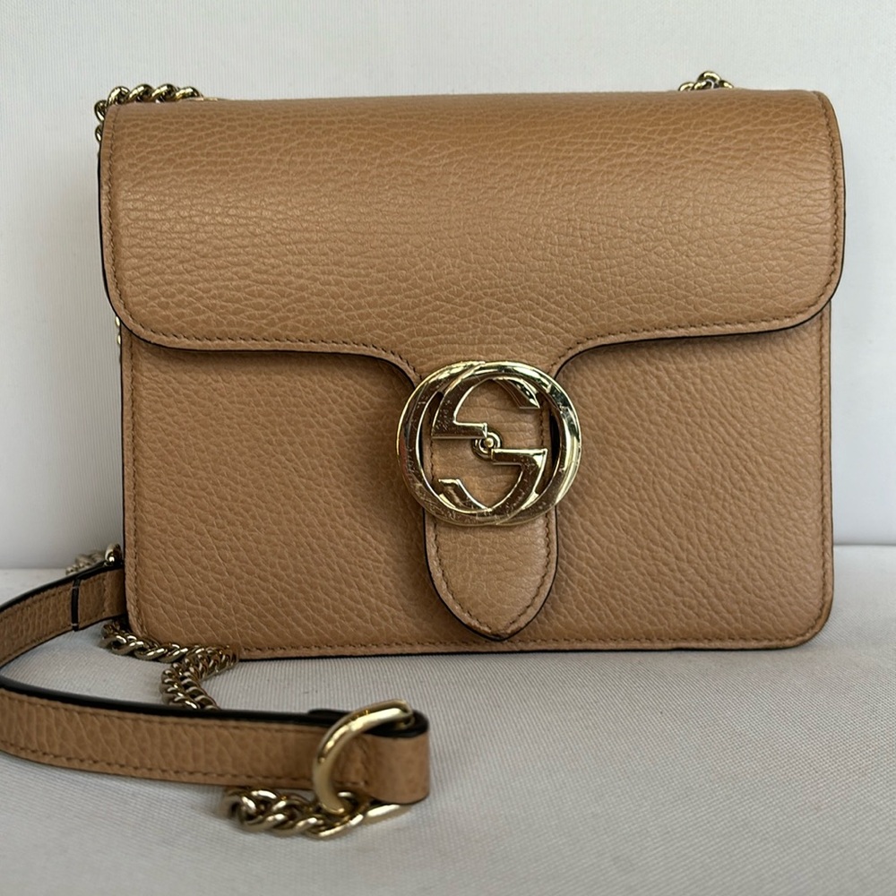GUCCI INTERLOCKING G SMALL LEATHER SHOULDER BAG tan